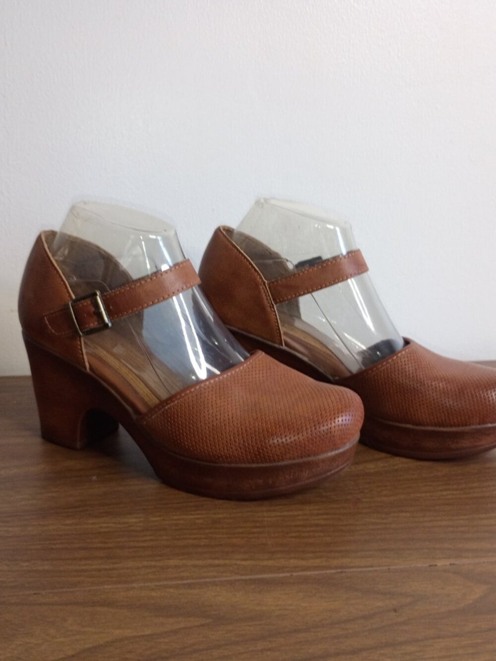 b.o.c. "Gia" size 8M Platform MaryJane Clogs Tan Faux Leather